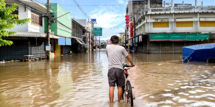 Climate Change and Natural Disasters: Obstacles to Achieving the Right to a Healthy Environment 1 Climate Change and Natural Disasters: Obstacles to Achieving the Right to a Healthy Environment