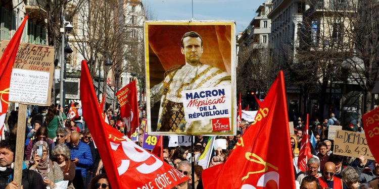 News Report: Escalating Public Discontent Amidst Economic Crisis in France (2025) 1 News Report: Escalating Public Discontent Amidst Economic Crisis in France (2025)