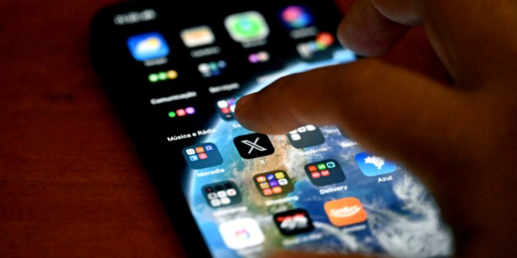 From War Posters to Synthetic Algorithms: The Evolution of Propaganda in the Digital Age 1 From War Posters to Synthetic Algorithms: The Evolution of Propaganda in the Digital Age